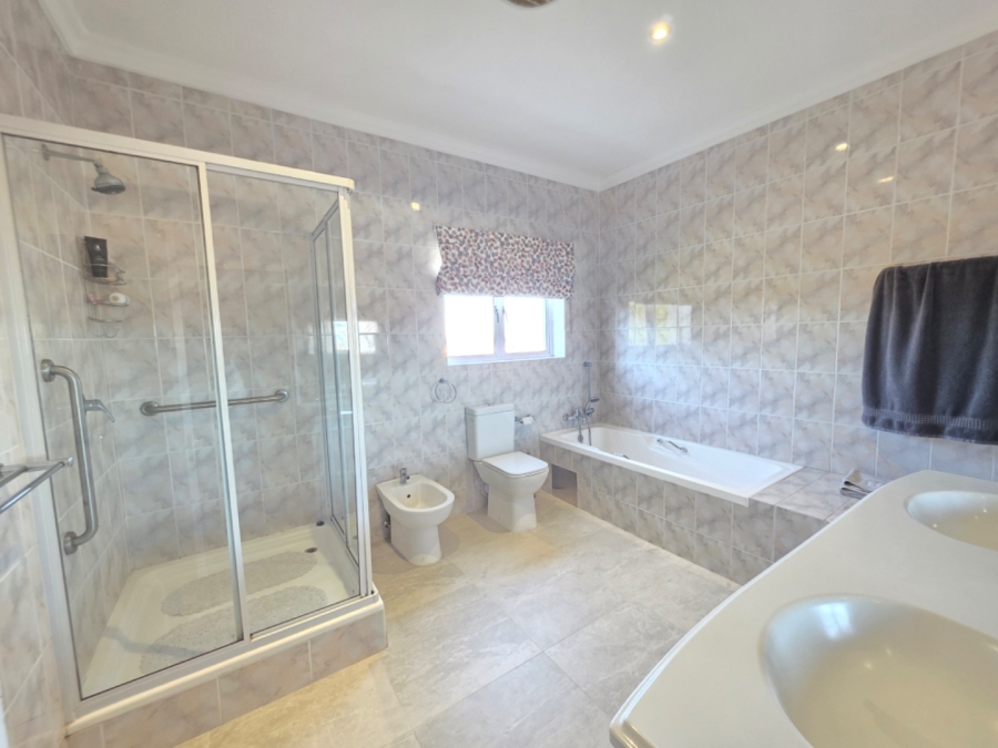 4 Bedroom Property for Sale in Dennegeur Western Cape